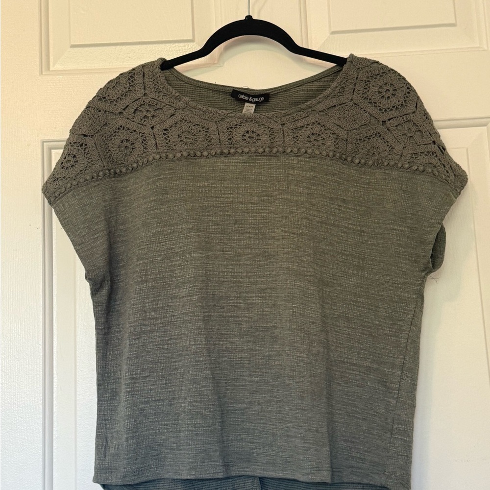 Cable & Gauge Women's Knit Top in Gray